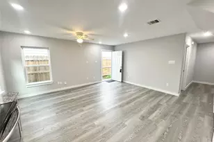 8215 Crestview Dr, Houston, TX 77028 - Photo 4