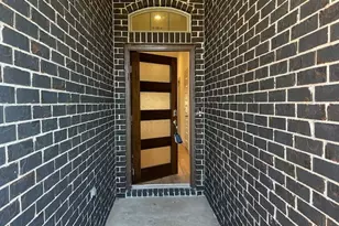 518 Campbell Dr, League City, TX 77573 - Photo 2