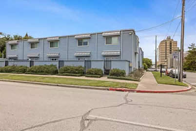 525 11th Street #3, Galveston, TX 77550 - Photo 4