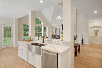 2 N Chantsong Circle, The Woodlands, TX 77382 - Photo 16