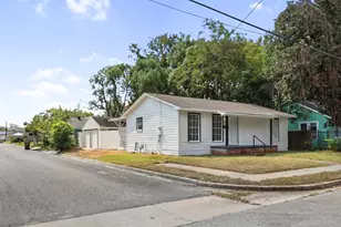 521 E Hunnicutt St, Baytown, TX 77520 - Photo 1