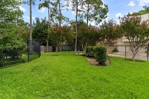 10121 Valley Forge Dr, Houston, TX 77042 - Photo 40