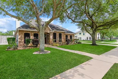 2833 Trevino Court, Friendswood, TX 77546 - Photo 2