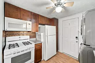 300 E 40th 1/2 St, Houston, TX 77018 - Photo 16