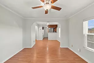 300 E 40th 1/2 St, Houston, TX 77018 - Photo 10