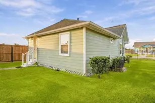 300 E 40th 1/2 St, Houston, TX 77018 - Photo 26