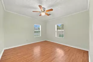 300 E 40th 1/2 St, Houston, TX 77018 - Photo 18