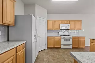 7535 Park Bend Ln, Pasadena, TX 77505 - Photo 10