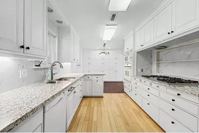 9107 Timberside Drive, Houston, TX 77025 - Photo 10