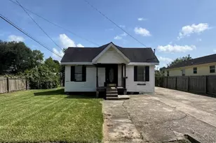 985 Brockman St, Beaumont, TX 77705 - Photo 1