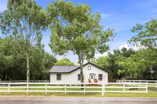 8414 Schiro Rd, Hitchcock, TX 77563 - Photo 1