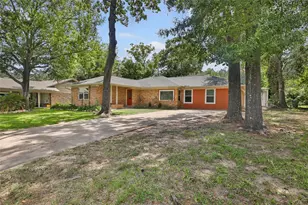 1711 N Thompson St, Conroe, TX 77301 - Photo 2