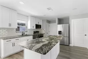 1711 N Thompson St, Conroe, TX 77301 - Photo 6
