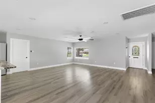 1711 N Thompson St, Conroe, TX 77301 - Photo 12