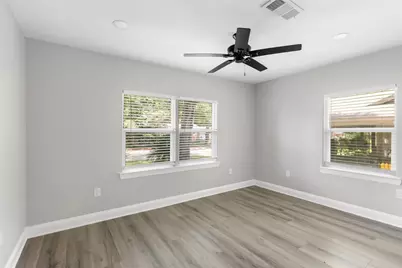 1711 N Thompson Street, Conroe, TX 77301 - Photo 16