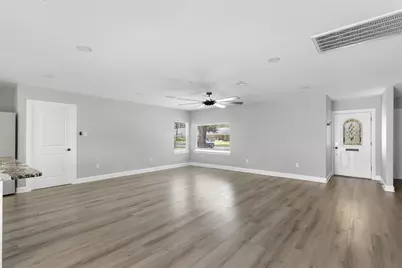 1711 N Thompson Street, Conroe, TX 77301 - Photo 12