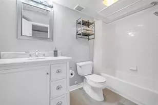 606 Marshall St, Houston, TX 77006 - Photo 10