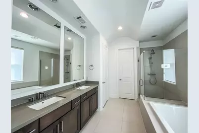2024 Waterloo Station Road, Houston, TX 77045 - Photo 8