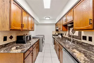 359 N Post Oak Ln, Houston, TX 77024 - Photo 10