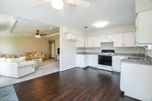 11911 Fallbrook Dr, Houston, TX 77065 - Photo 6
