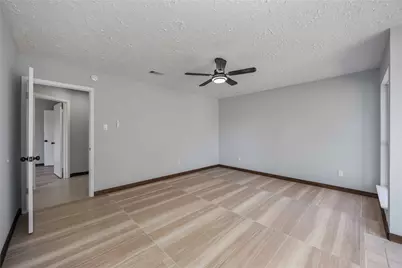 16103 Grassy Creek Drive, Houston, TX 77082 - Photo 20