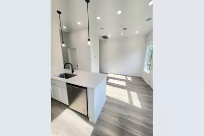 4713 Mallow Street #C, Houston, TX 77033 - Photo 10