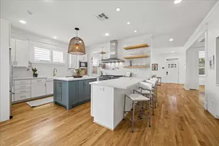 215 E 26th St, Houston, TX 77008 - Photo 1