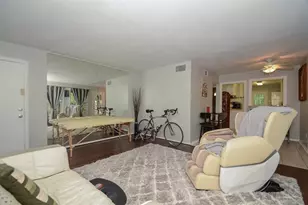 5230 Arboles Dr, Houston, TX 77035 - Photo 10