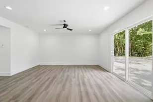 5123 Willow Glen Dr, Houston, TX 77033 - Photo 10