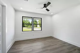 5123 Willow Glen Dr, Houston, TX 77033 - Photo 20