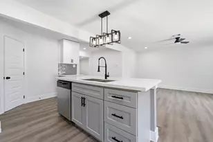 5123 Willow Glen Dr, Houston, TX 77033 - Photo 16
