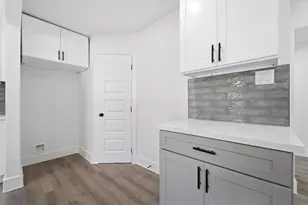 5123 Willow Glen Dr, Houston, TX 77033 - Photo 18