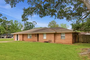 903 S Dula St, Alvin, TX 77511 - Photo 2