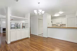 28 Sawmill Grove Ln, The Woodlands, TX 77380 - Photo 8