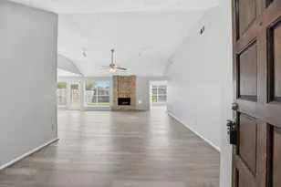 7011 Lost Thicket Dr, Houston, TX 77085 - Photo 4