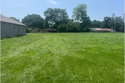 819 Empire Street, El Campo, TX 77437 - Photo 2