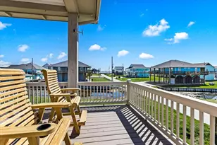 950 Sue Dr, Crystal Beach, TX 77650 - Photo 6