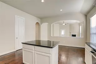 606 Sabinal St, Webster, TX 77598 - Photo 8