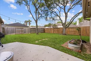 2026 Pembroke Bay Dr, League City, TX 77573 - Photo 38
