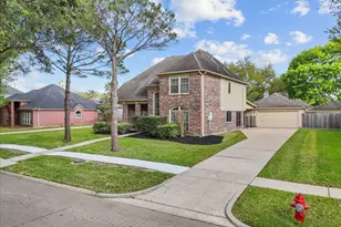 2026 Pembroke Bay Dr, League City, TX 77573 - Photo 4