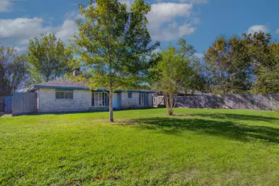 401 Castlelake Drive, Friendswood, TX 77546 - Photo 18