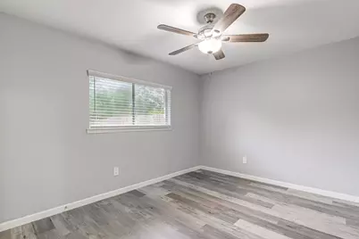 401 Castlelake Drive, Friendswood, TX 77546 - Photo 16