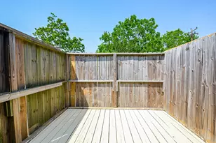 8810 Ilona Ln, Houston, TX 77025 - Photo 16