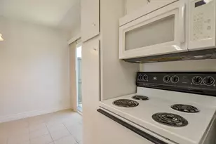 8810 Ilona Ln, Houston, TX 77025 - Photo 14