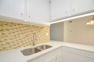 8810 Ilona Ln, Houston, TX 77025 - Photo 12