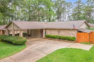 412 Burning Tree Dr, Huntsville, TX 77340 - Photo 2