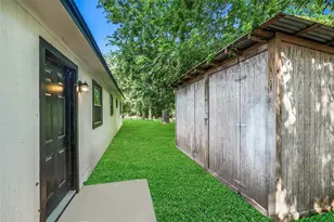 725 Lafayette St, Hempstead, TX 77445 - Photo 6