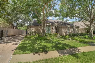 12214 Maple Rock Dr, Houston, TX 77077 - Photo 2