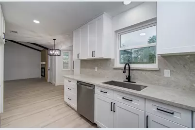 12011 Cherry Point Drive, Mont Belvieu, TX 77535 - Photo 12
