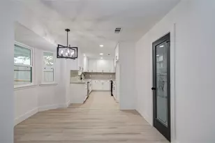 12011 Cherry Point Dr, Mont Belvieu, TX 77535 - Photo 14